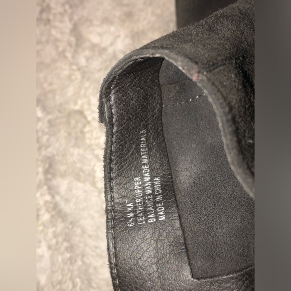 Dolce Vita ankle boots size 6 1/2 leather upper preowned

Bundle2save $ Shipping - Picture 8 of 10